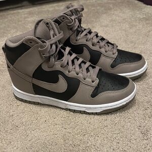 Nike Dunk High Moon Fossil